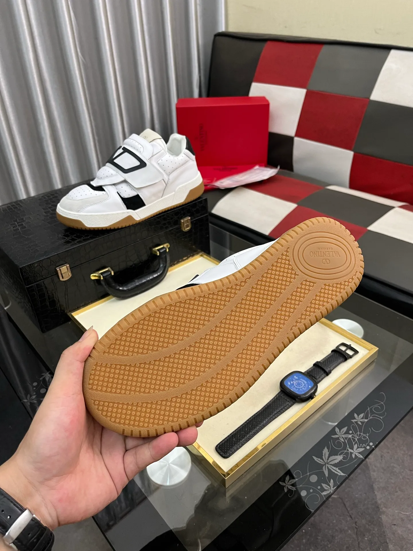 Men's shoes 💰540⌚️⌚️ VALENTINO Valentino's 2025 SS spring and summer new hot casual sports shoes, imported elastic cloth upper ➕The heel is Warren's exclusive rivet shape. The whole is very representative, the combination outsole is really easy to wear and very comfortable on the foot~, classic, comfortable and versatile! Size: 38-443️⃣Colors available